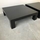Paire de tables basses en bois laqué noir, circa 1970.