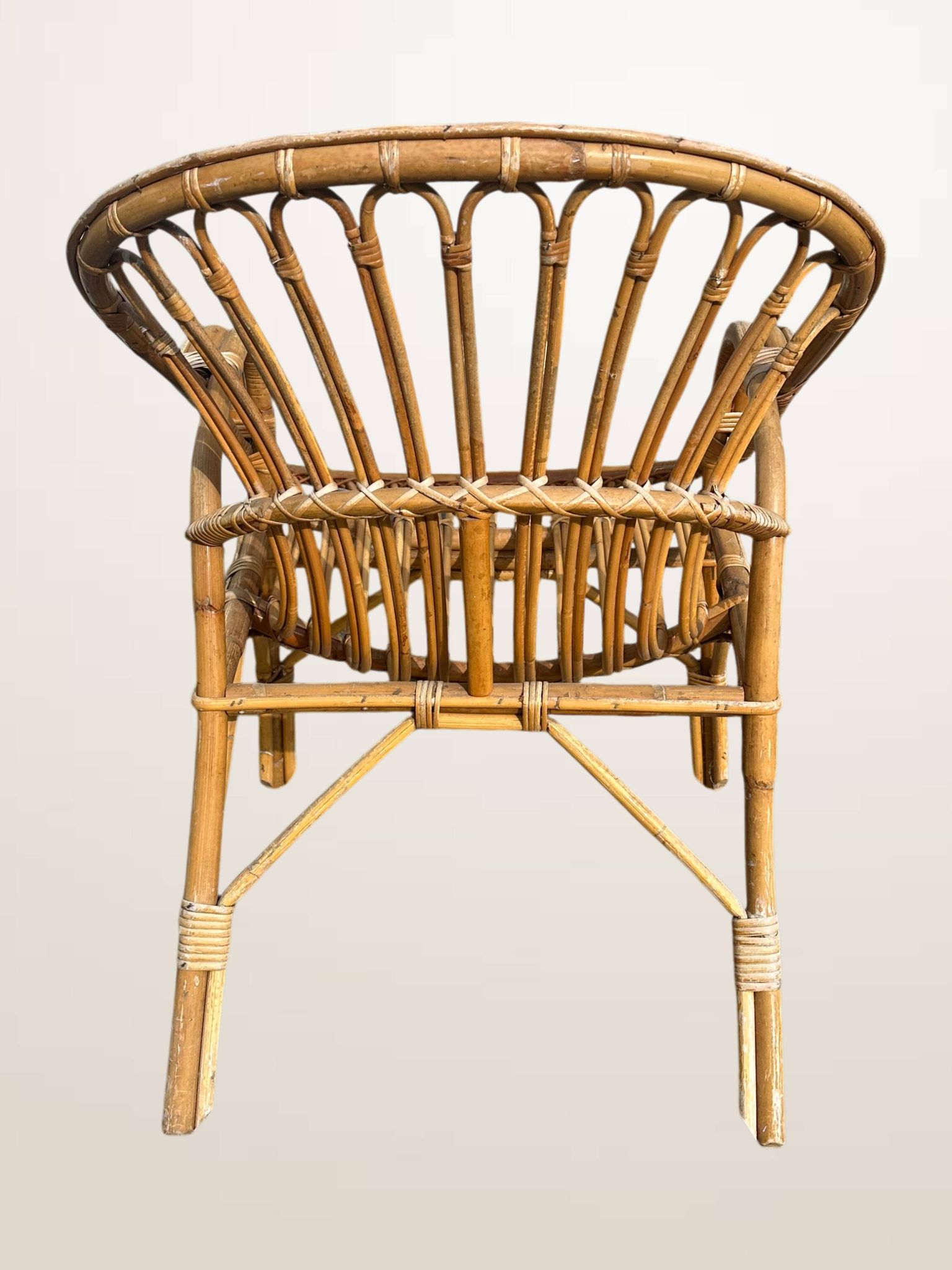 Basket chair in rattan