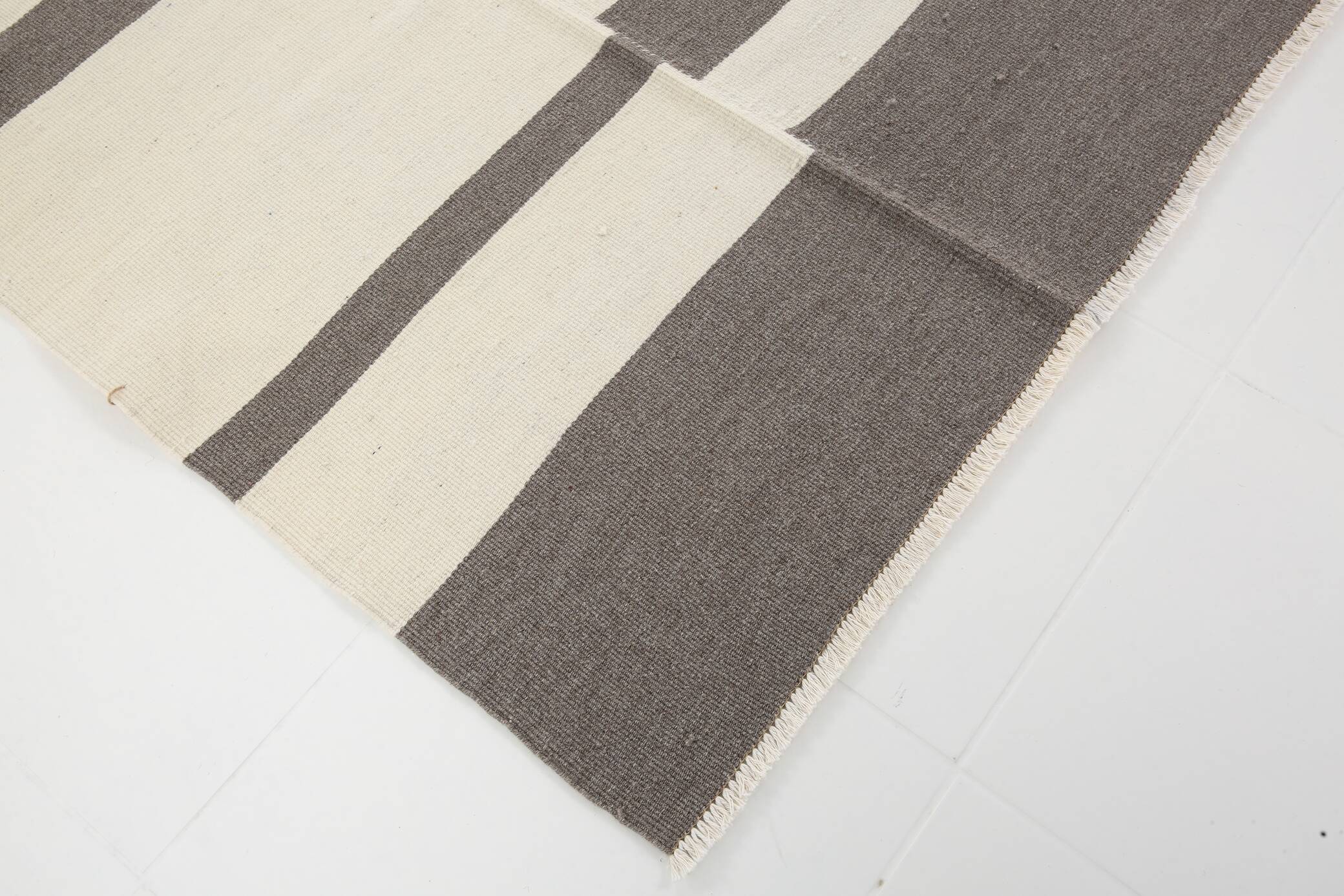 Beige & Gray Ethnic Kilim Rug, 225x276Cm