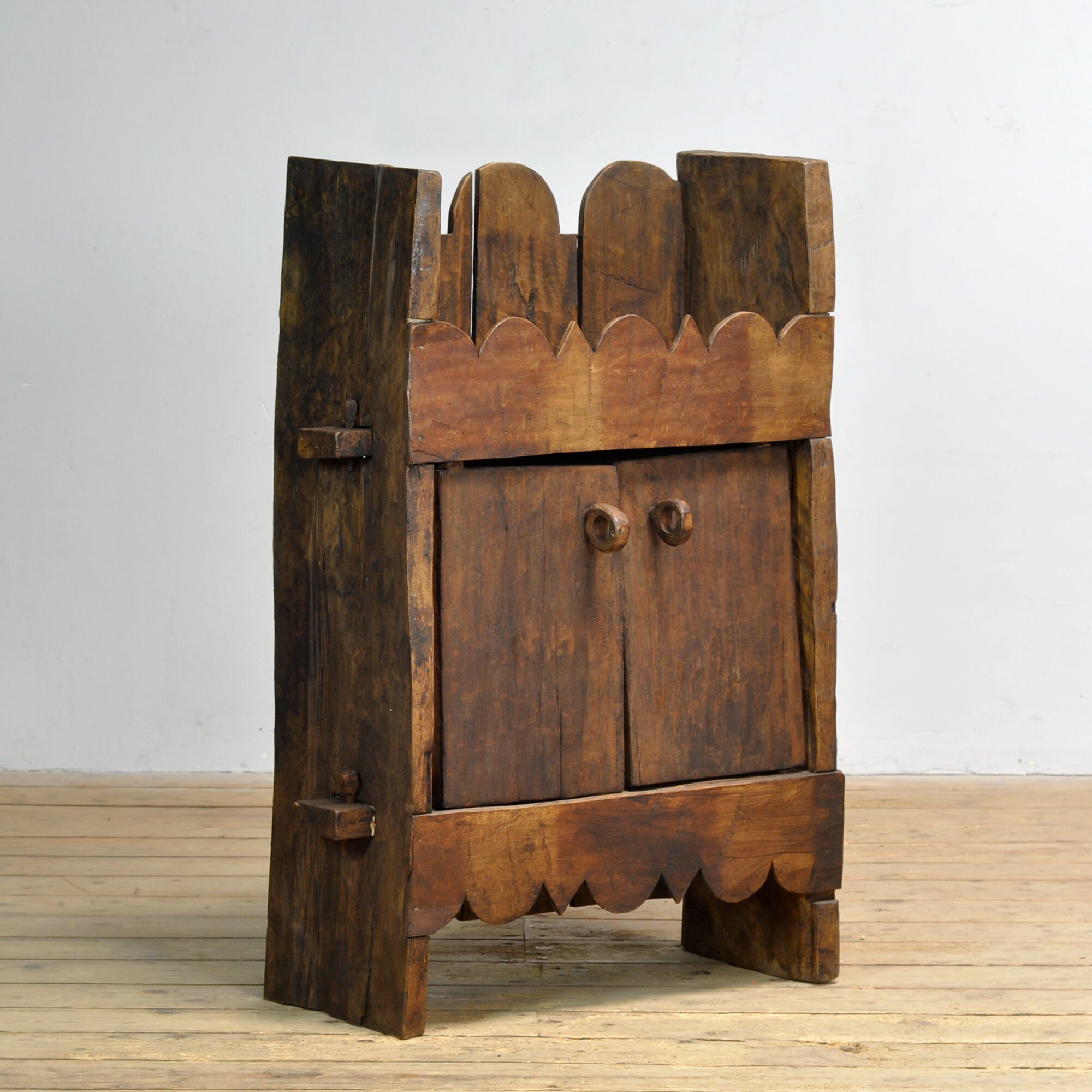 Cabinet d'art populaire roumain, vers 1925