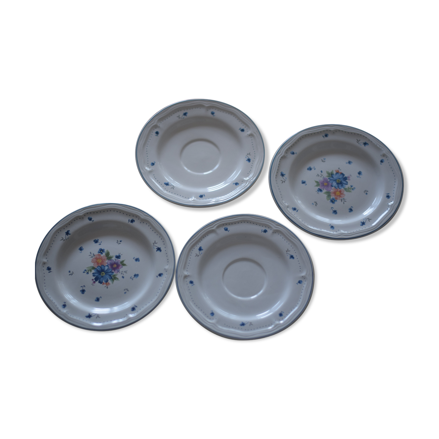 Lot de quatre assiettes à dessert
