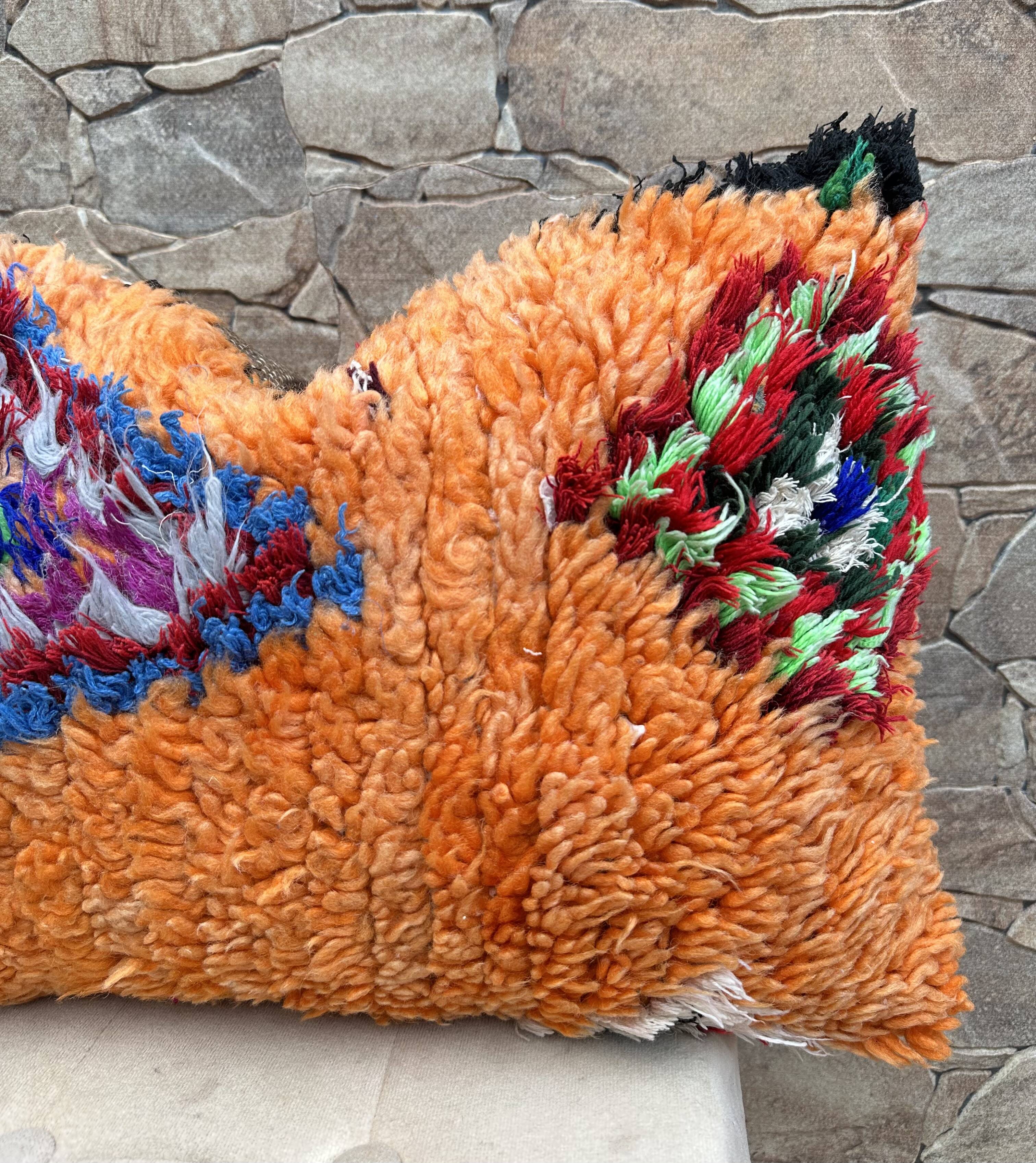 Vintage Berber Kilim cushion cover: Moroccan wool cushion.