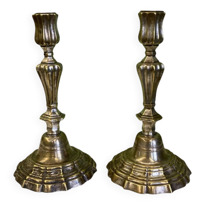 Paire de flambeaux bronze argenté 18ème.   Bougeoirs   Chandelier