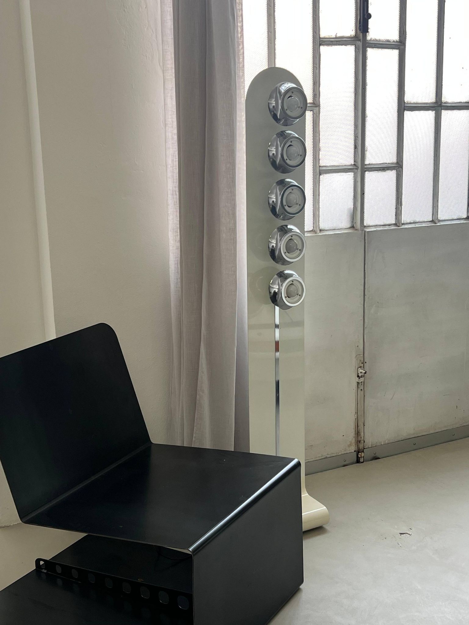 Lampadaire italien chromée sapce age "UfO" dans le style de Reggiani