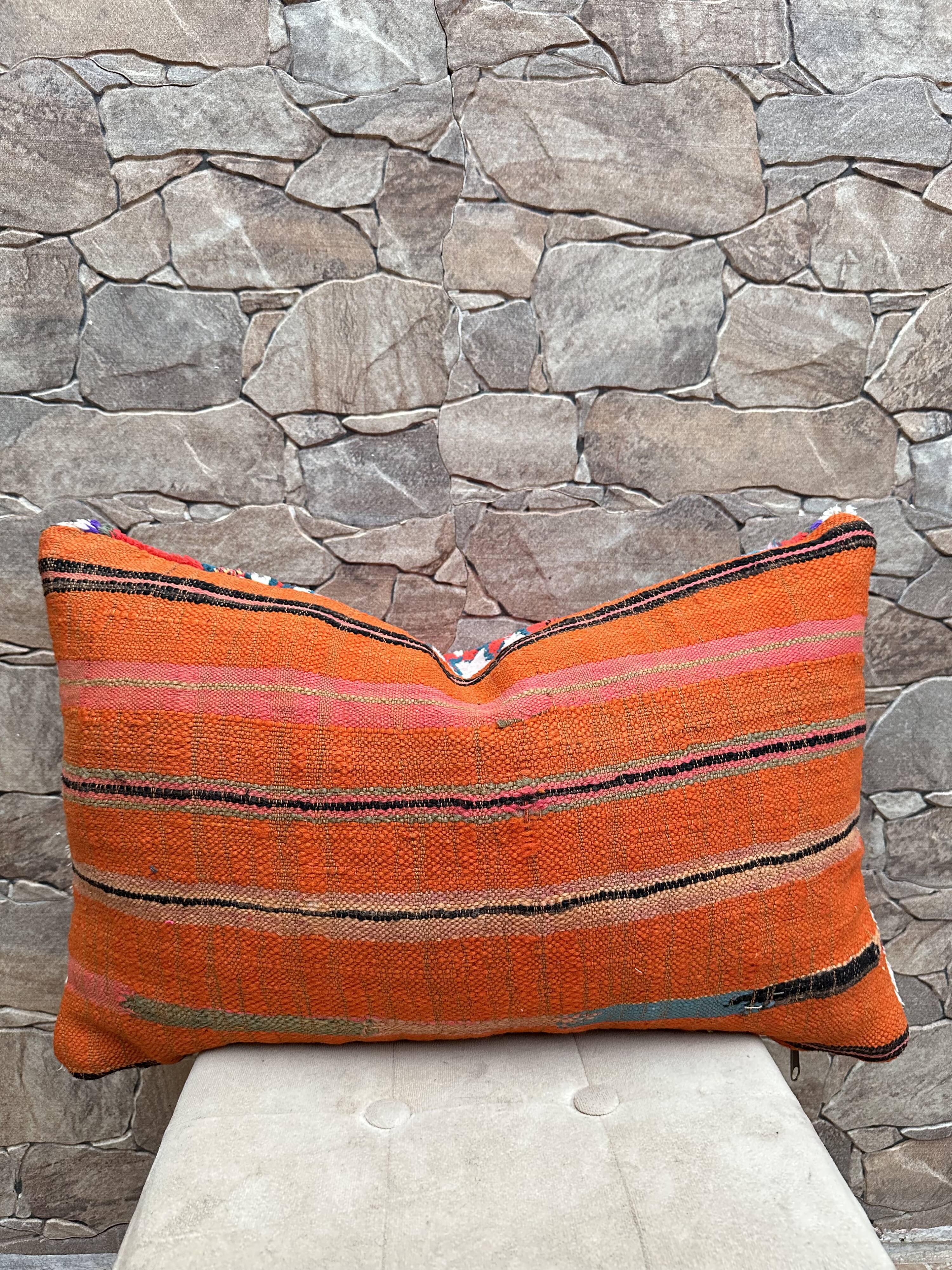 Vintage Berber Kilim cushion cover: Moroccan wool cushion