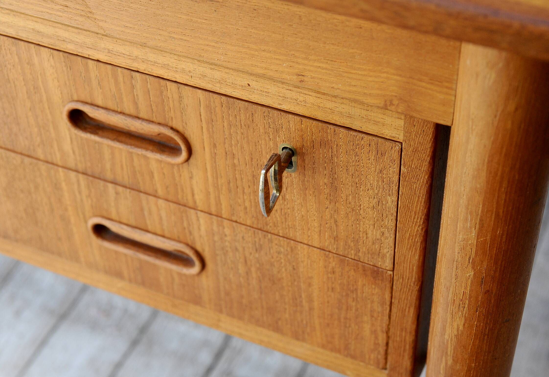 Flat teak desk by Gunnar Nielsen
