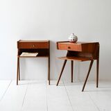 Paire de tables de chevet scandinaves des années 1950 avec étagère