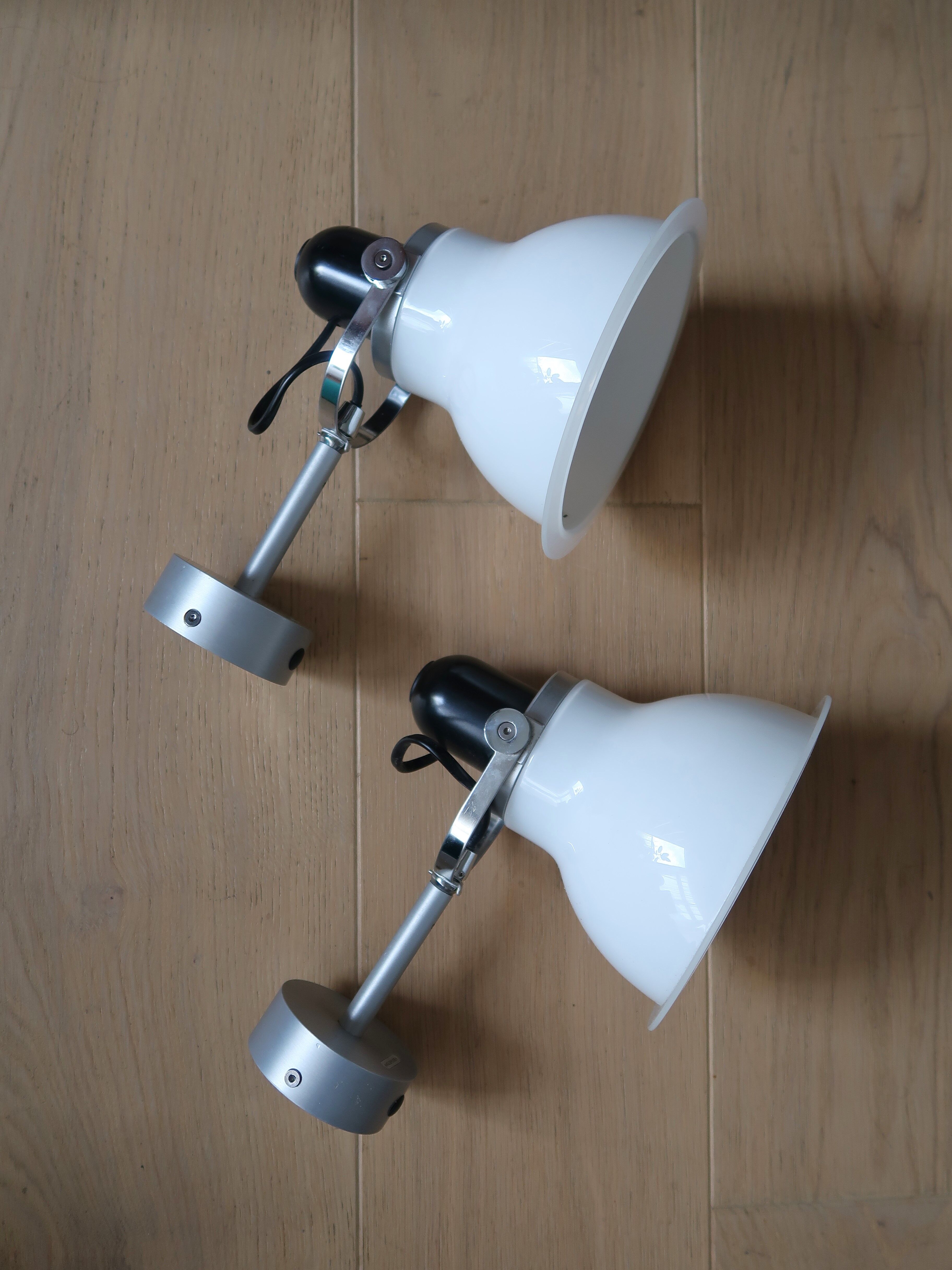 Pair of wall lamps angloipoise