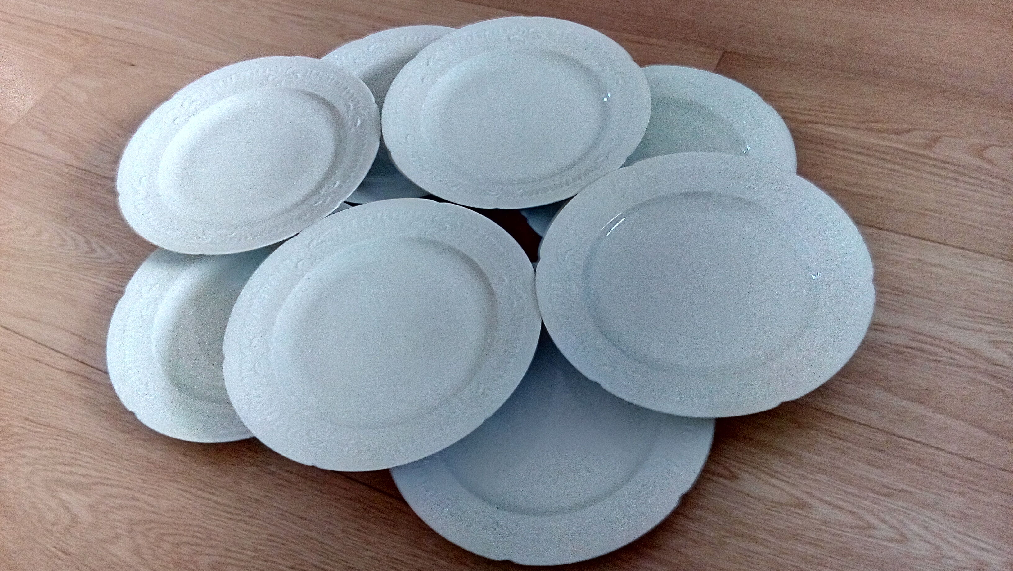 Set de 8 assiettes plates en porcelaine blance de Limoges