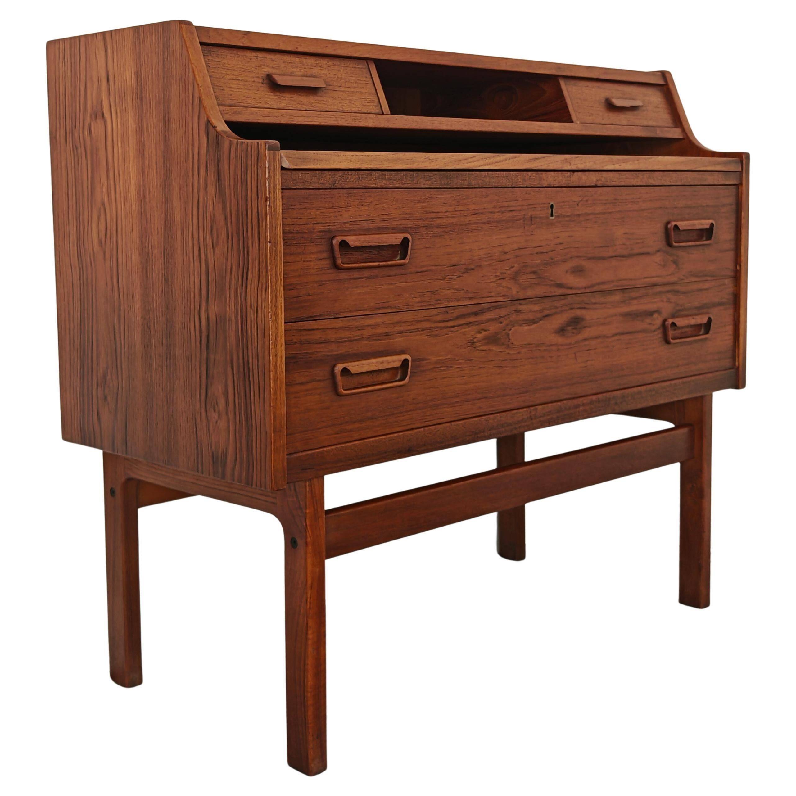 Bureau et commode Mid Century Modern par Arne Wahl Iversen 1960s