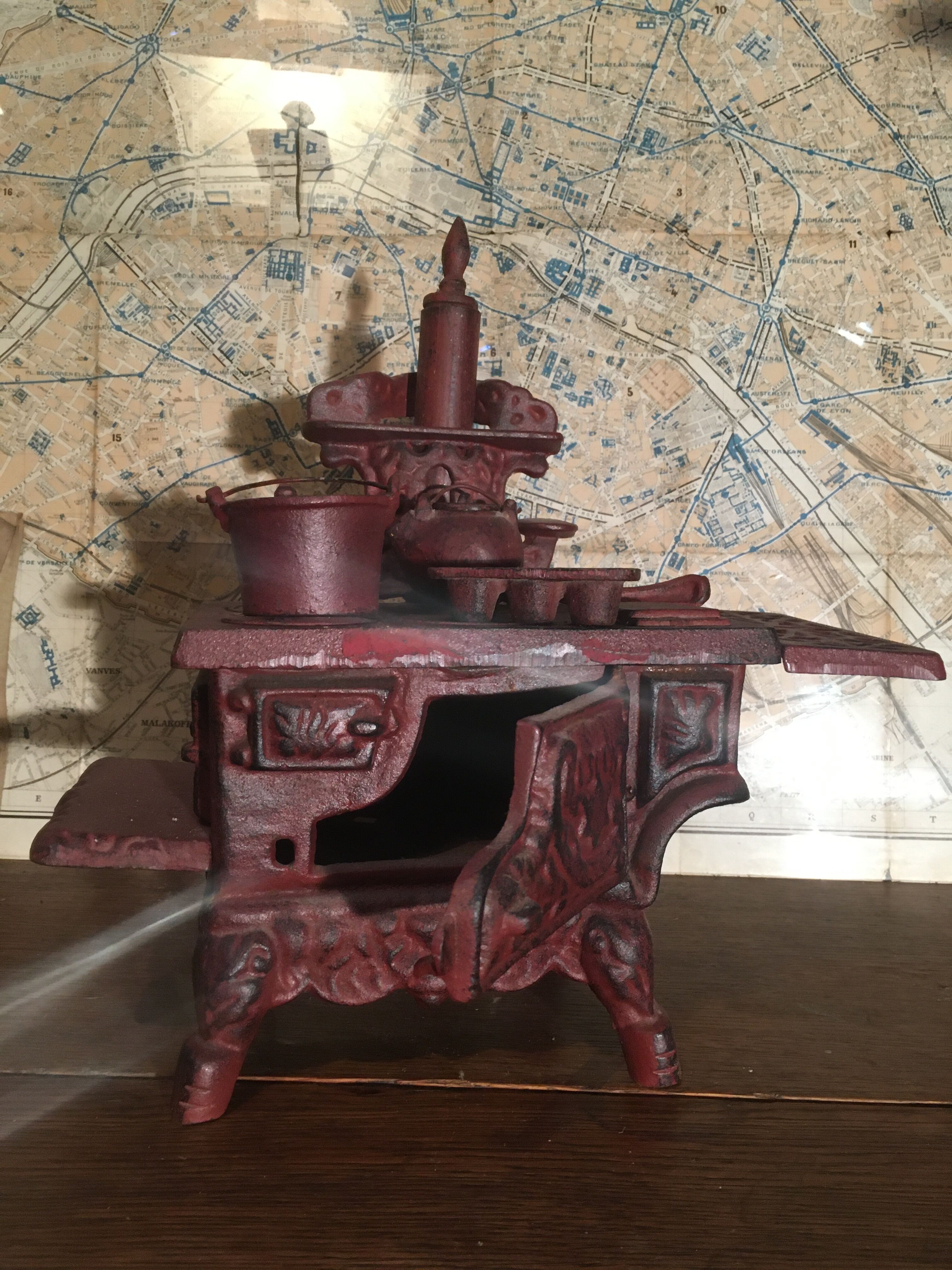 Stove, miniature cast iron stove + utensils