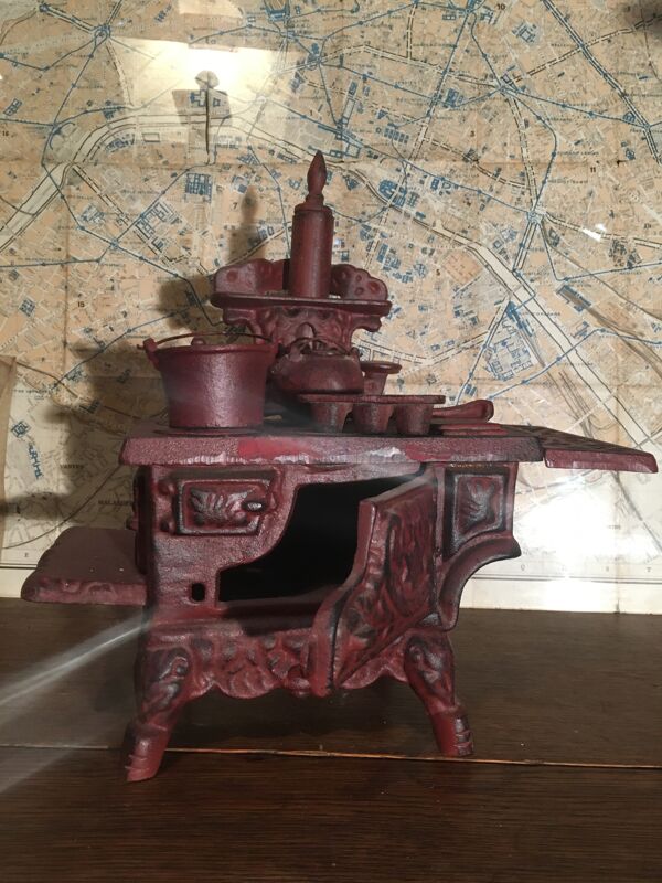 Cuisinière poêle en fonte miniature avec ustensiles