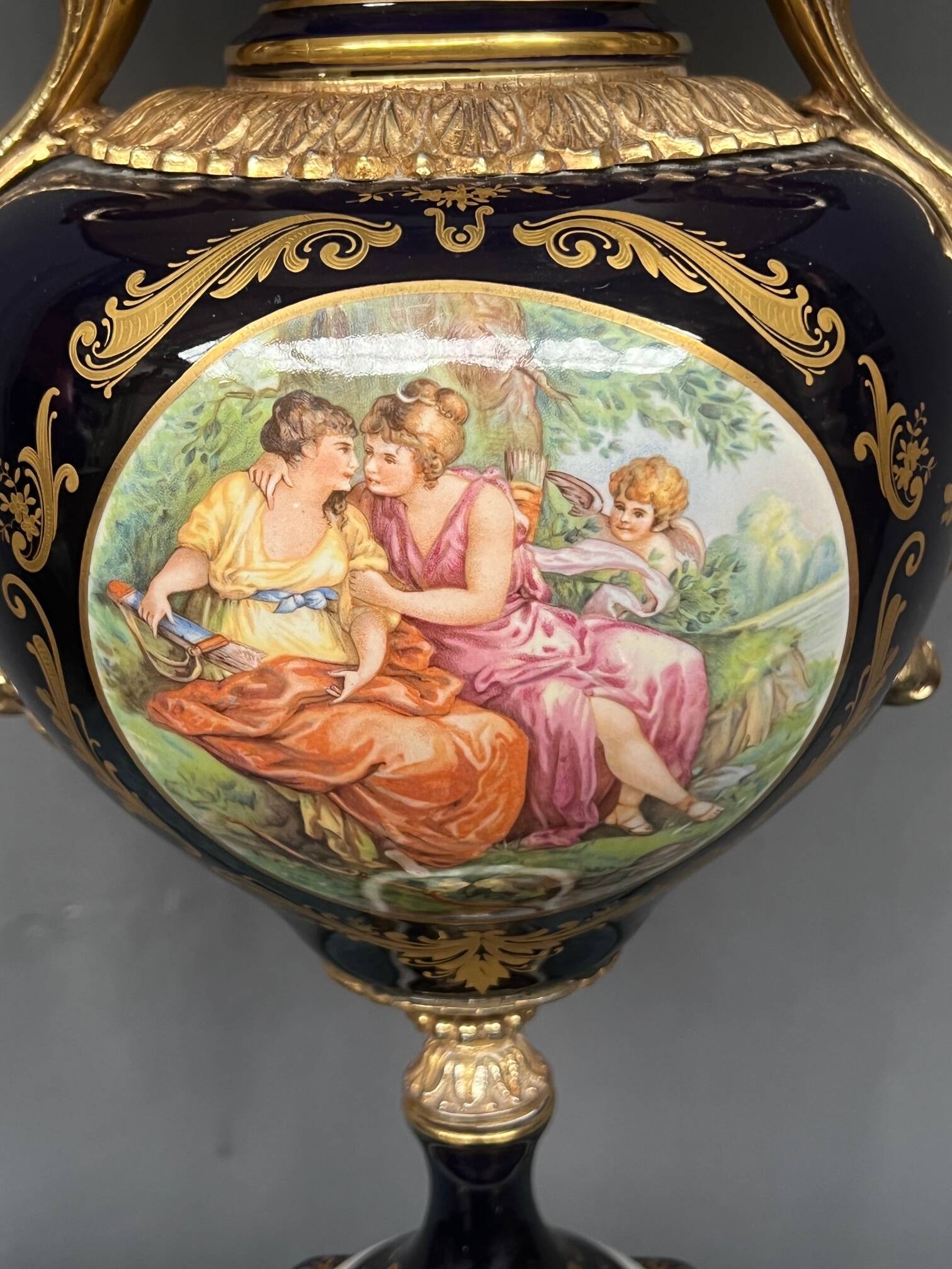 Limoges. Grande lampe de table.