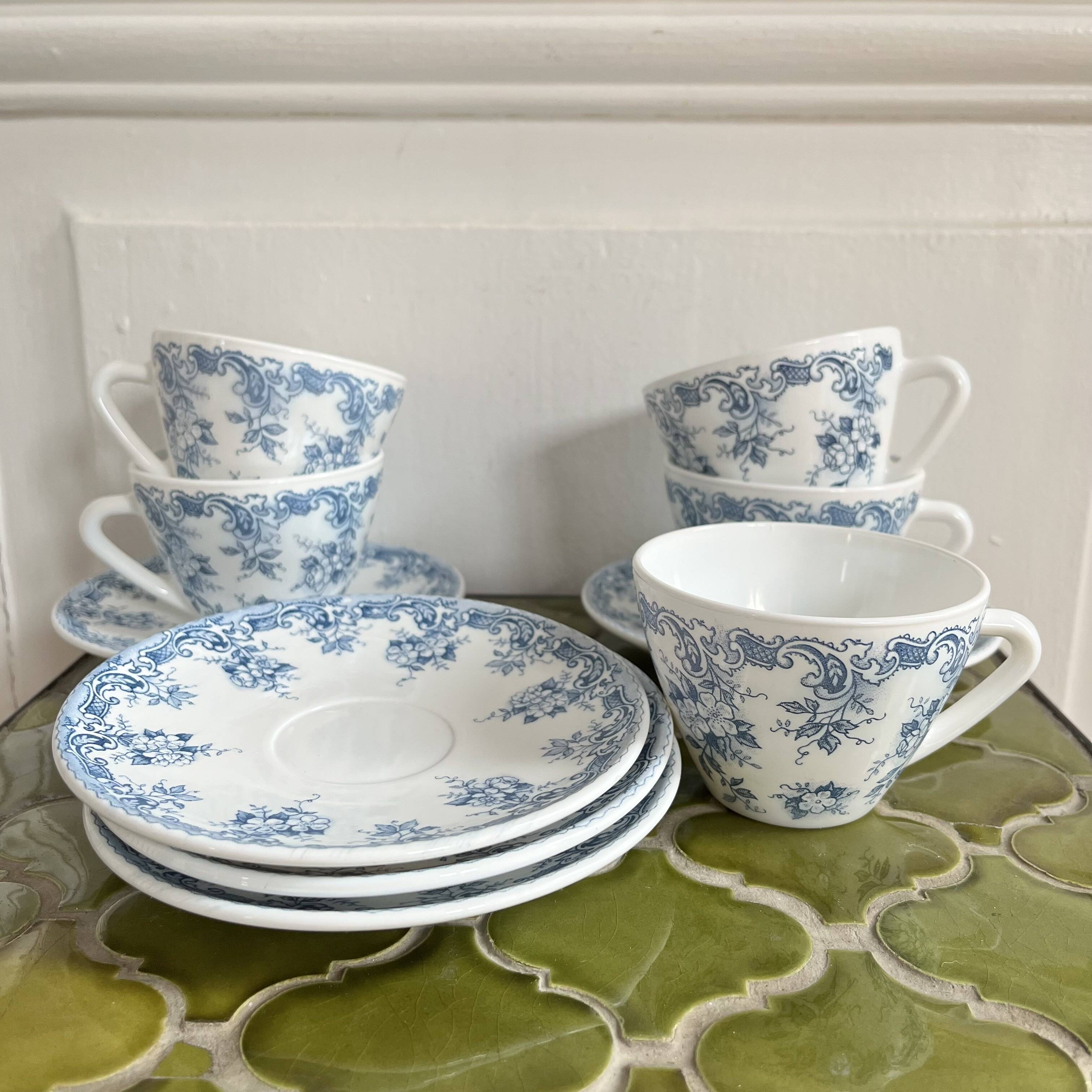 5 coffee cups with blue flower decor from the 70s