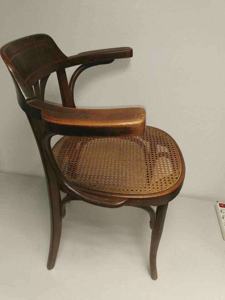 Kohn - old brasserie bar chair, american office chair sitting tanned