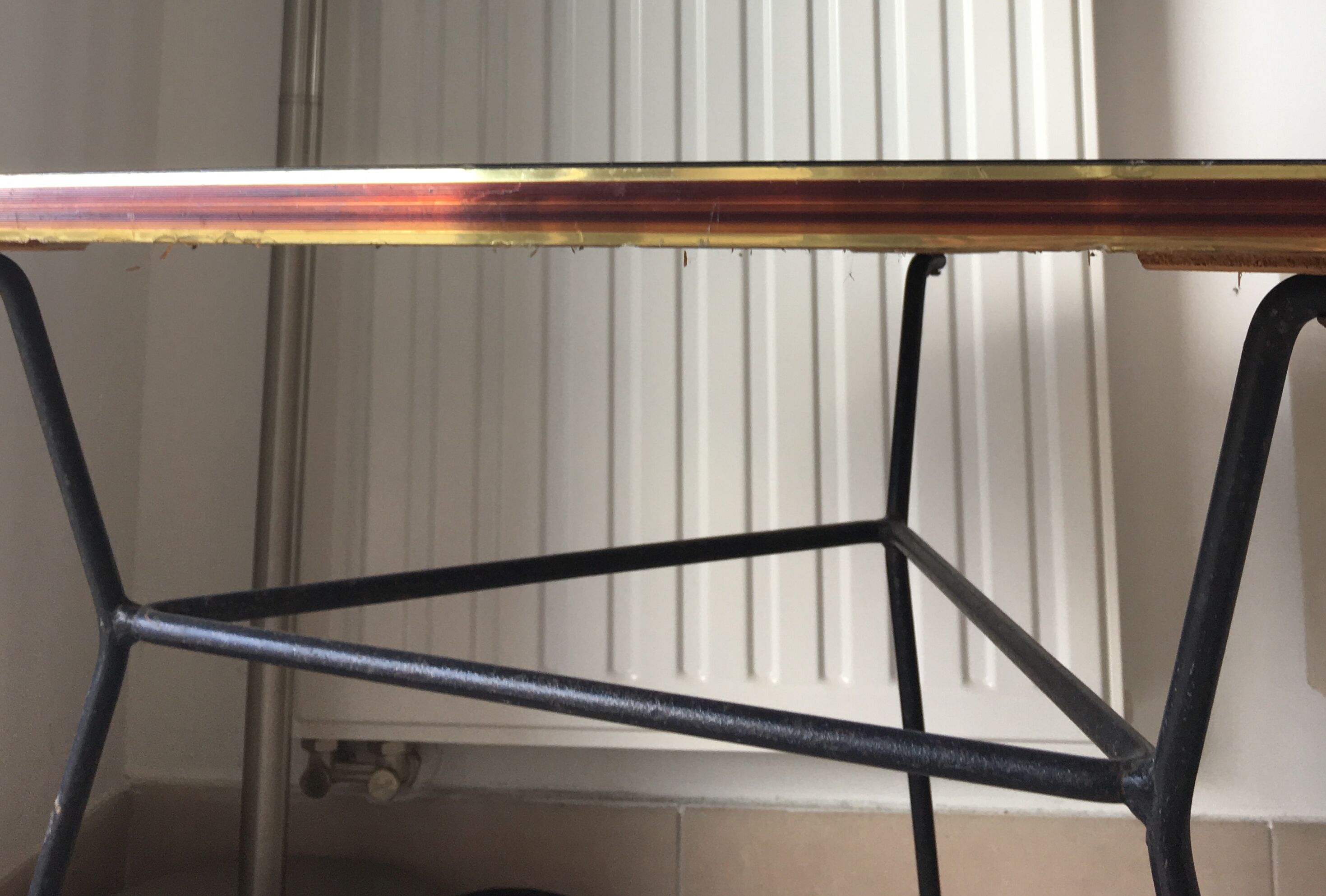 Table en verre trois pieds années 50/60