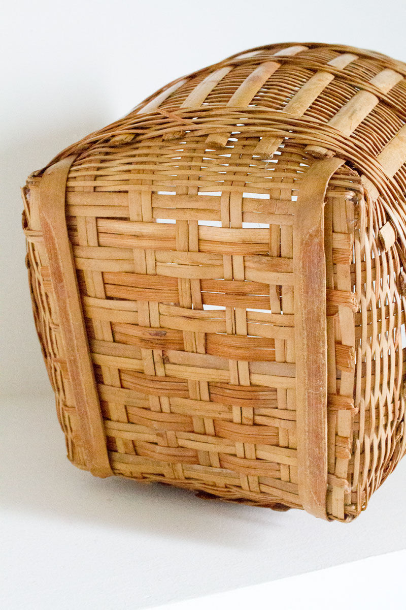 Cache woven wicker jar