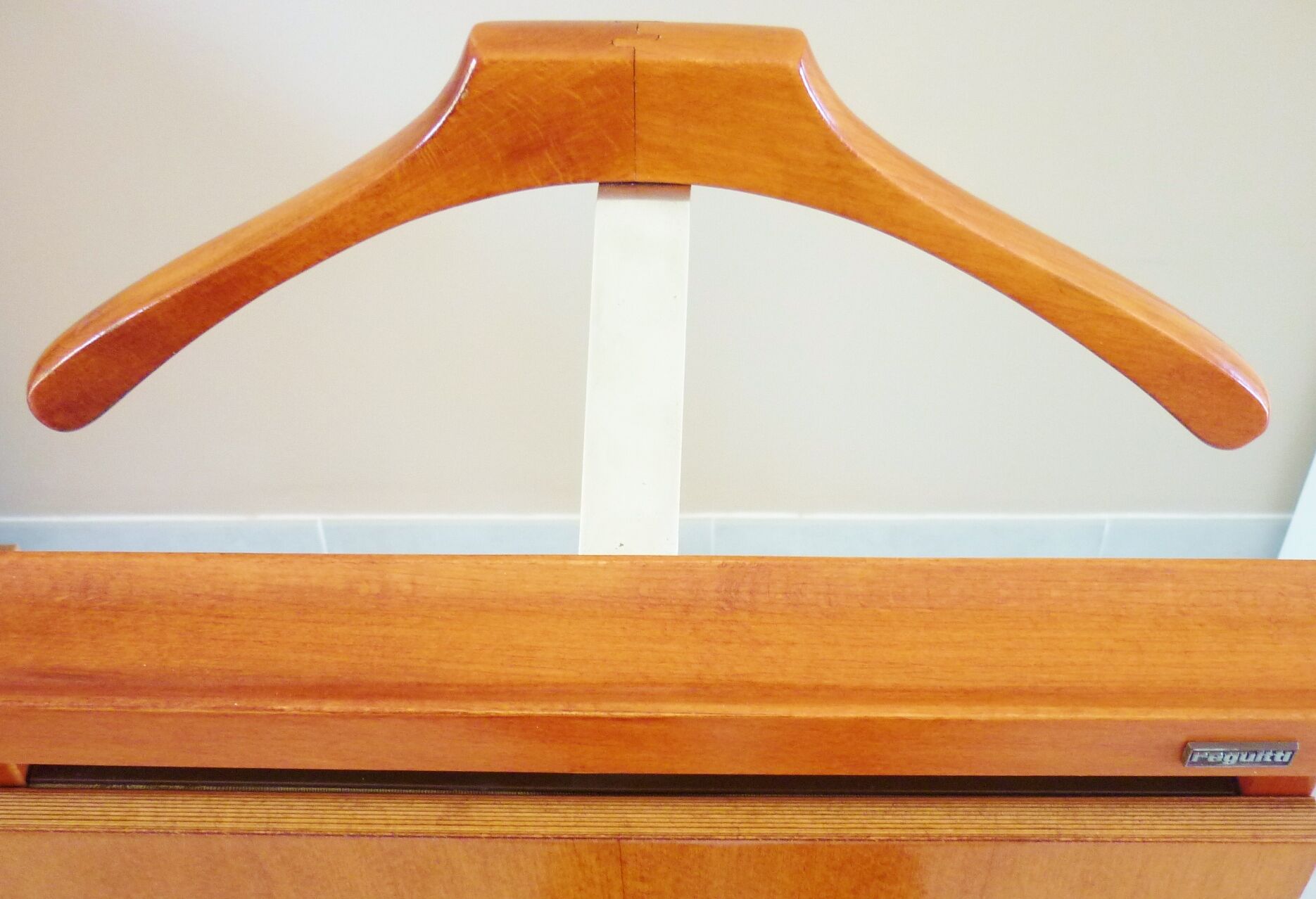 Wooden valet, signed Fratelli Reguitti, 60s, on wheels
