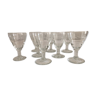 Suite de 8 verres à liqueur 1930  verre soufflé gravé
