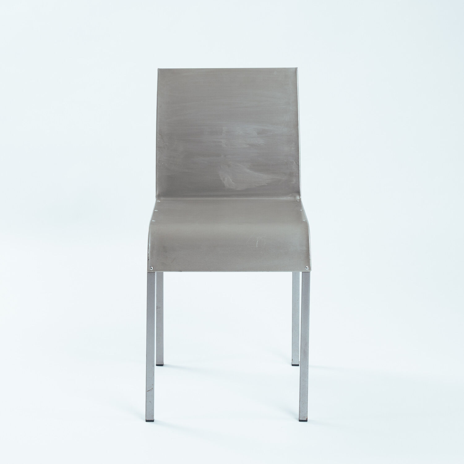 Ensemble de salle à manger sculptural postmoderne en aluminium et acier, Belgique, années 1980/90.