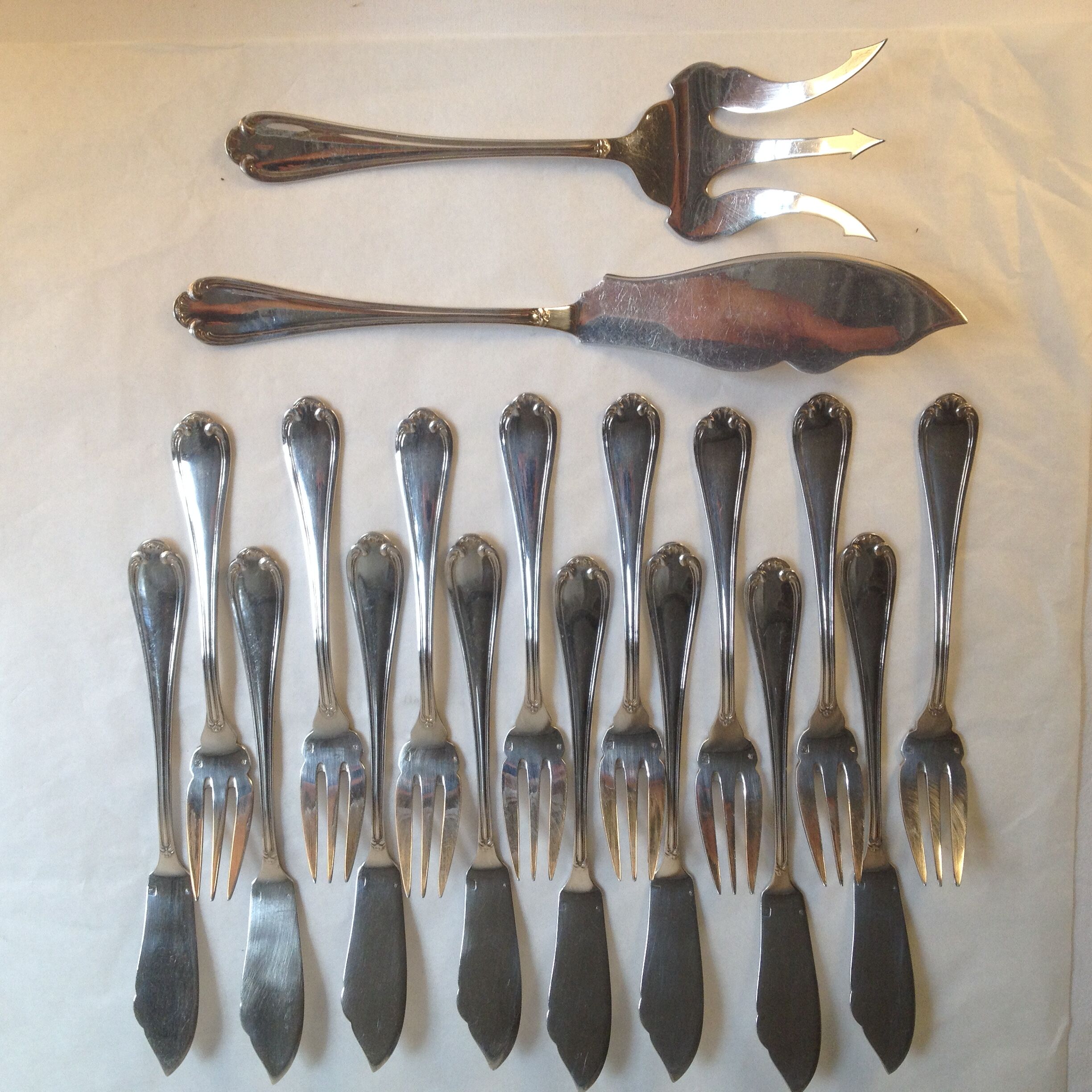 Serving cutlery and fish cutlery in silver metal 18 pieces