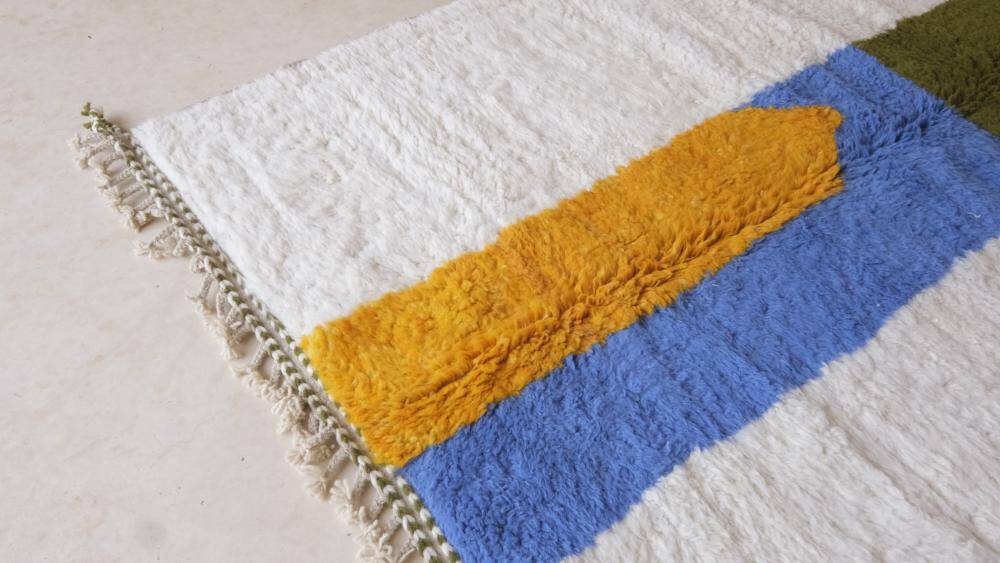 Contemporary Moroccan Rug - 245 x 176 cm
