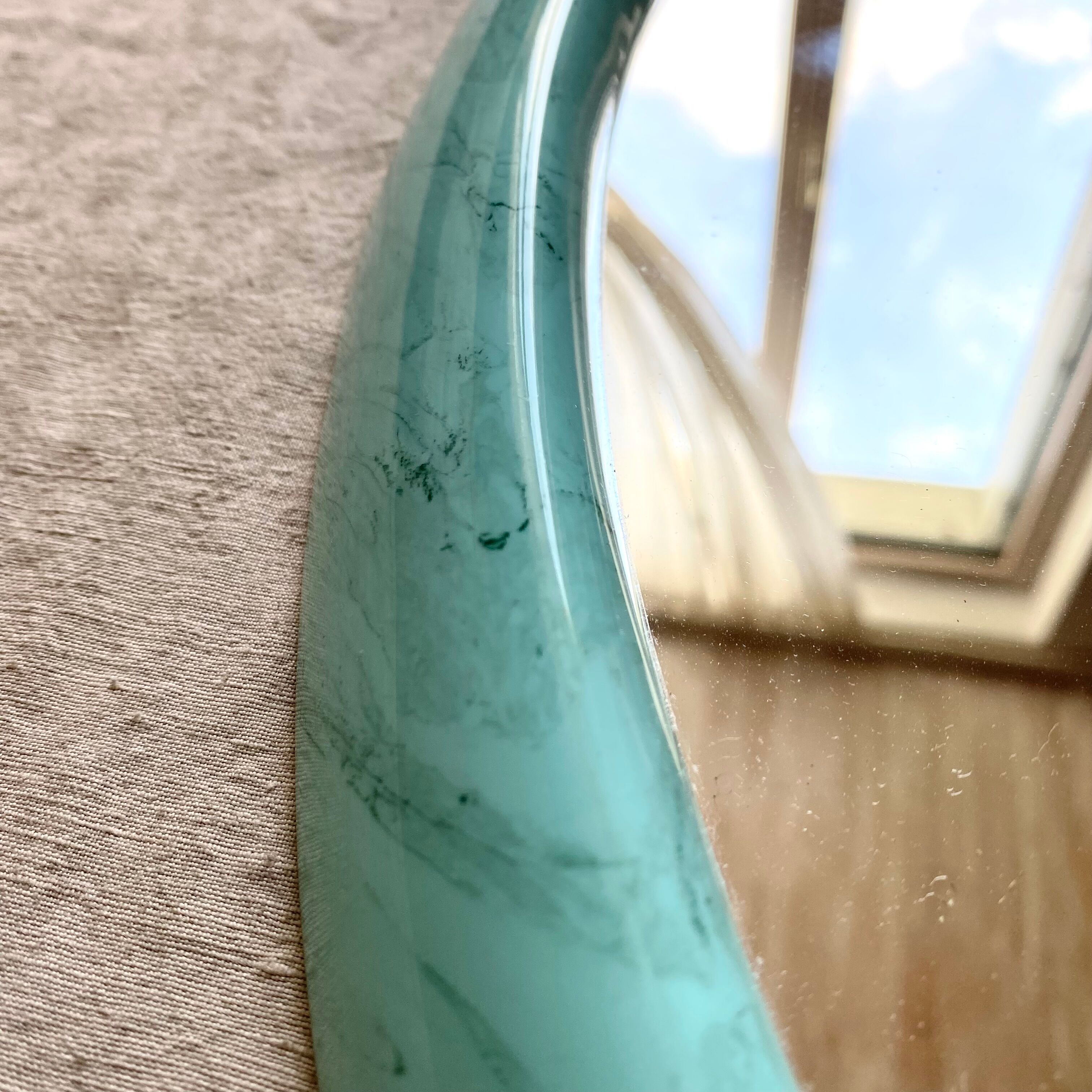 Oval mirror 80s marbled effect