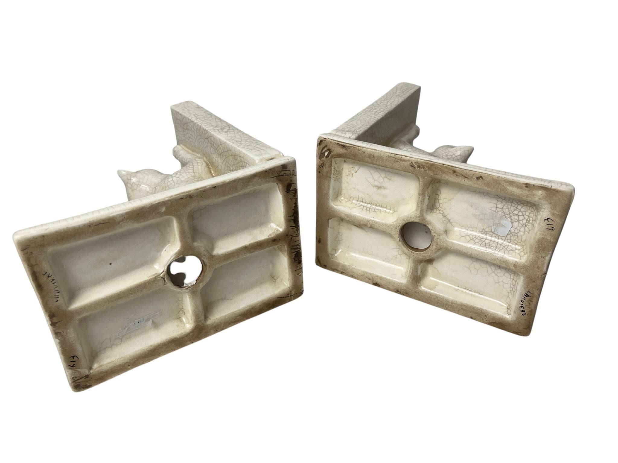 Art Deco, pair of crackled earthenware bookends featuring cats from Louvière around 1930.
