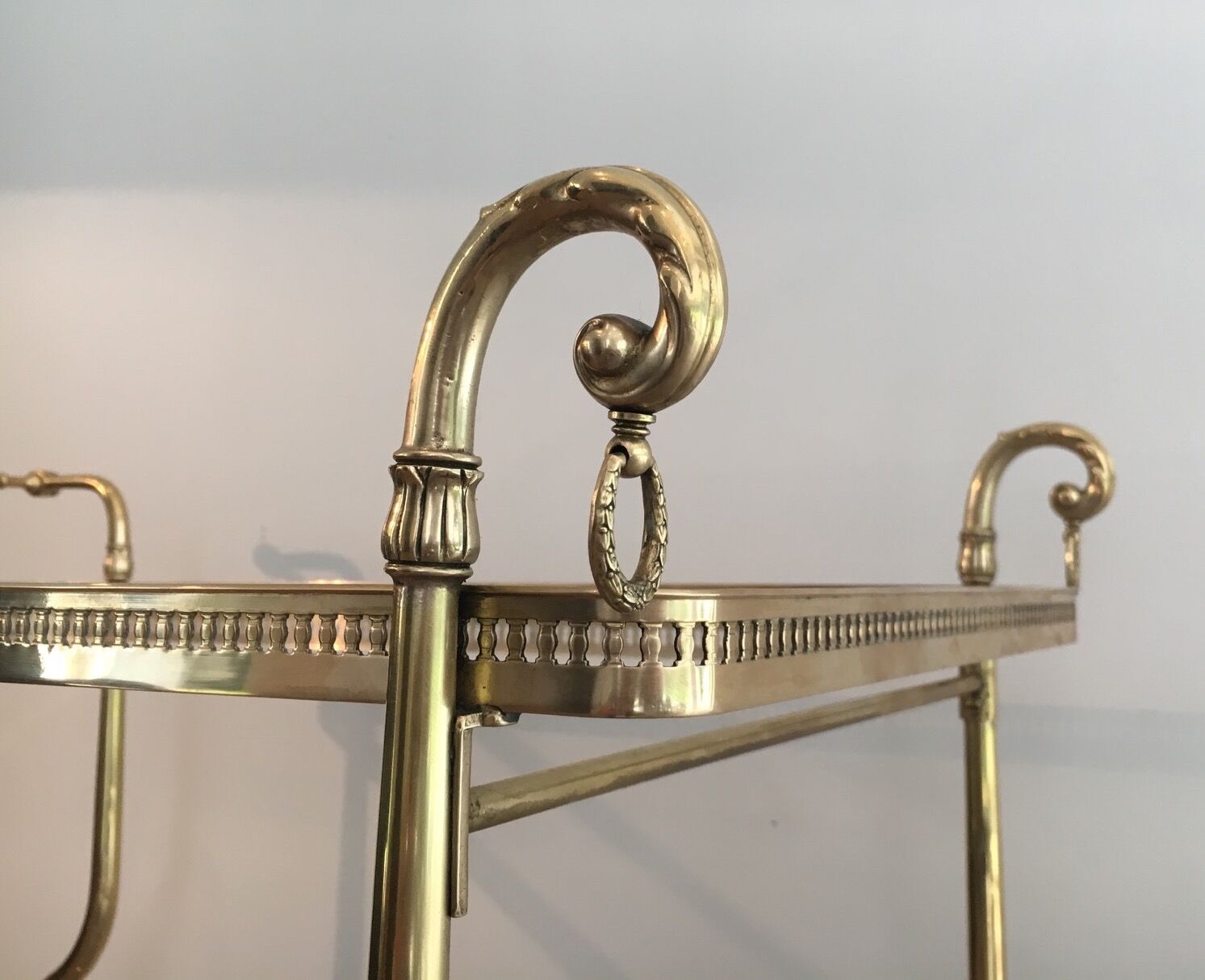 Neo-classical table in gilded metal and glass