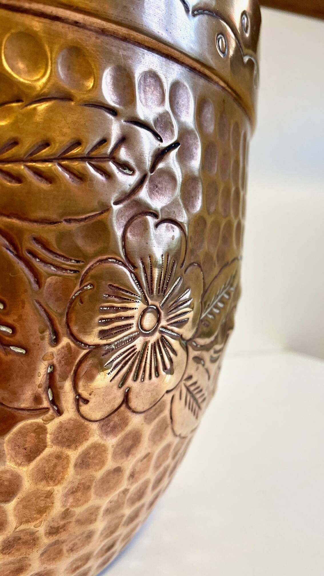 Large antique cache-pot