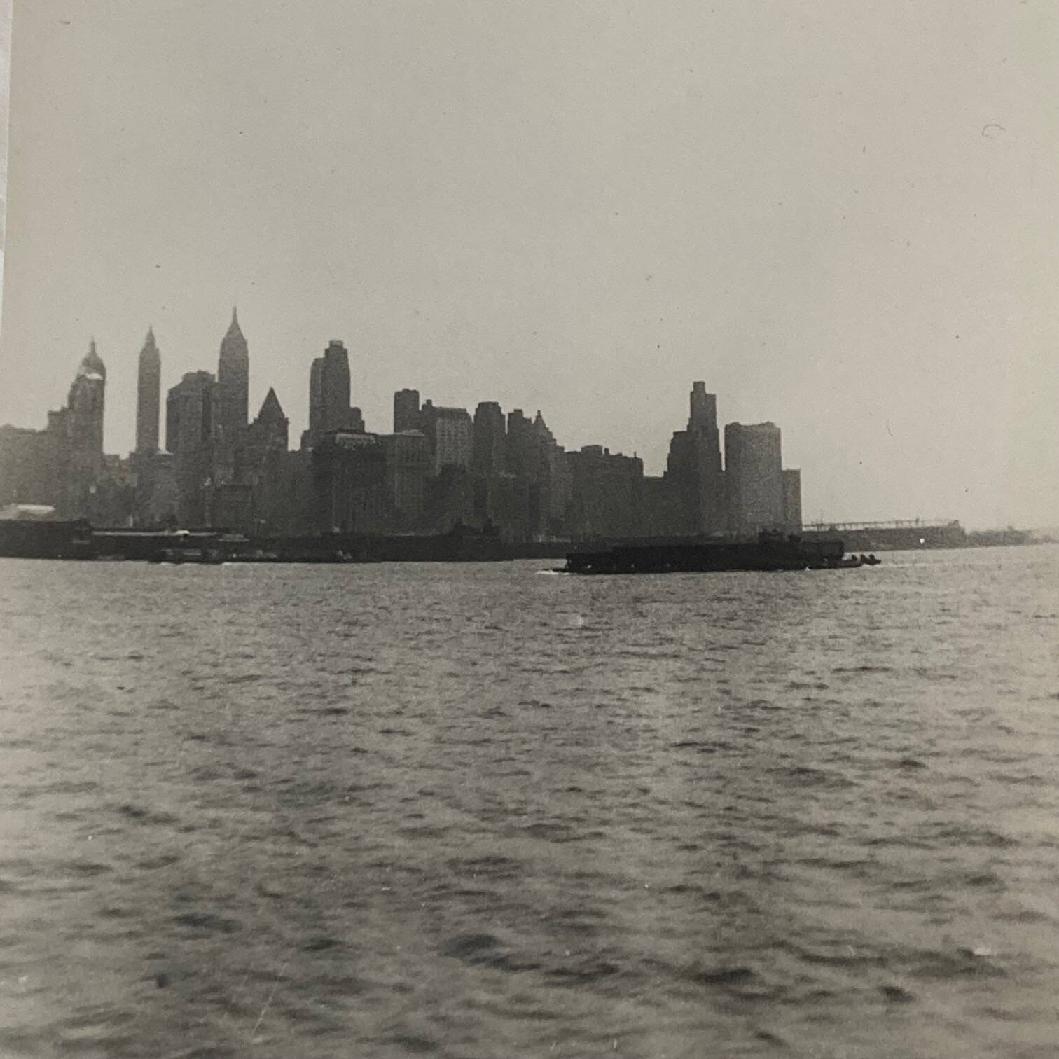 Vintage photo of New York in the 1950s, 6/6 format
