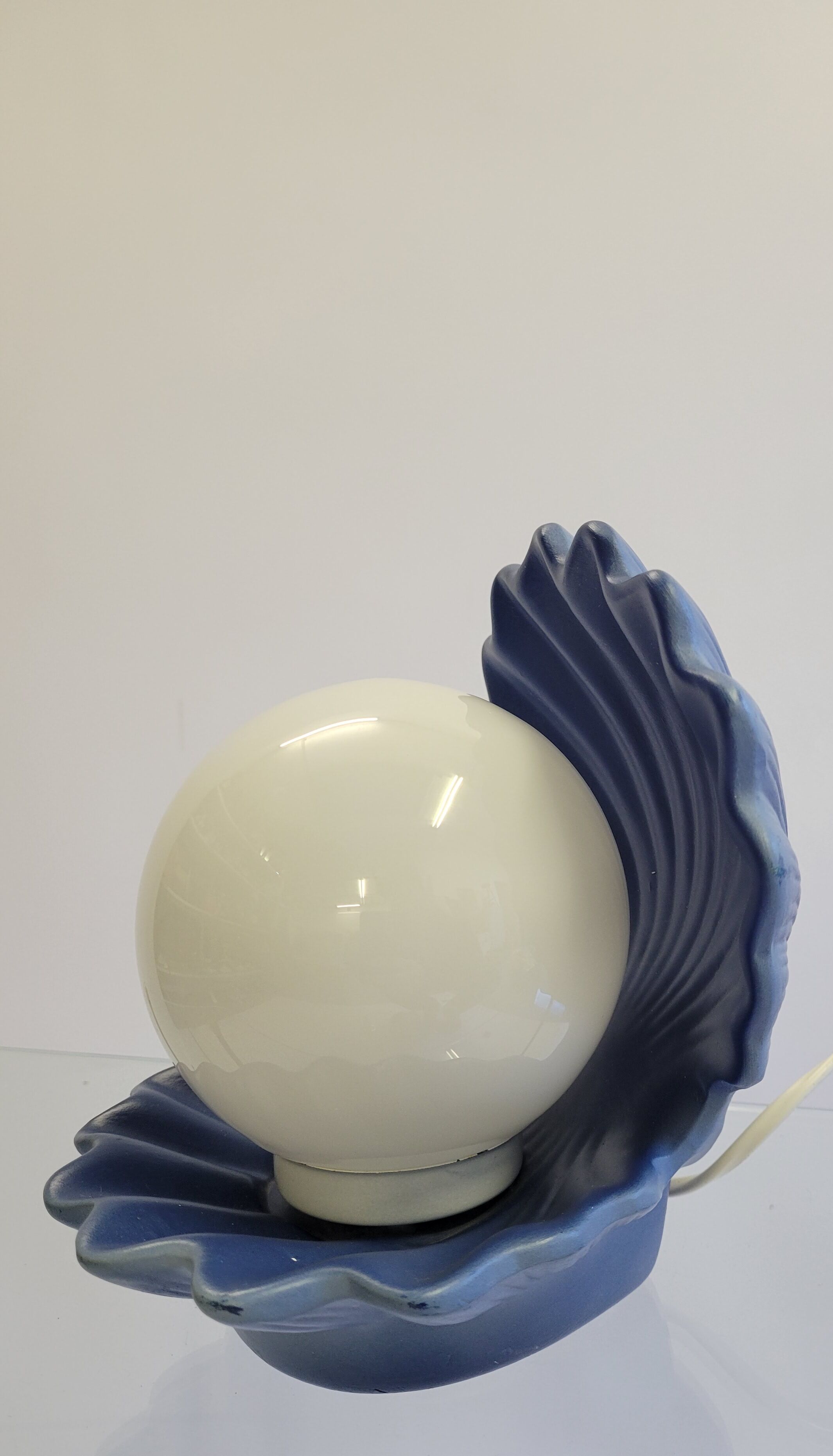 Shell lamp in blue and opaline ceramic