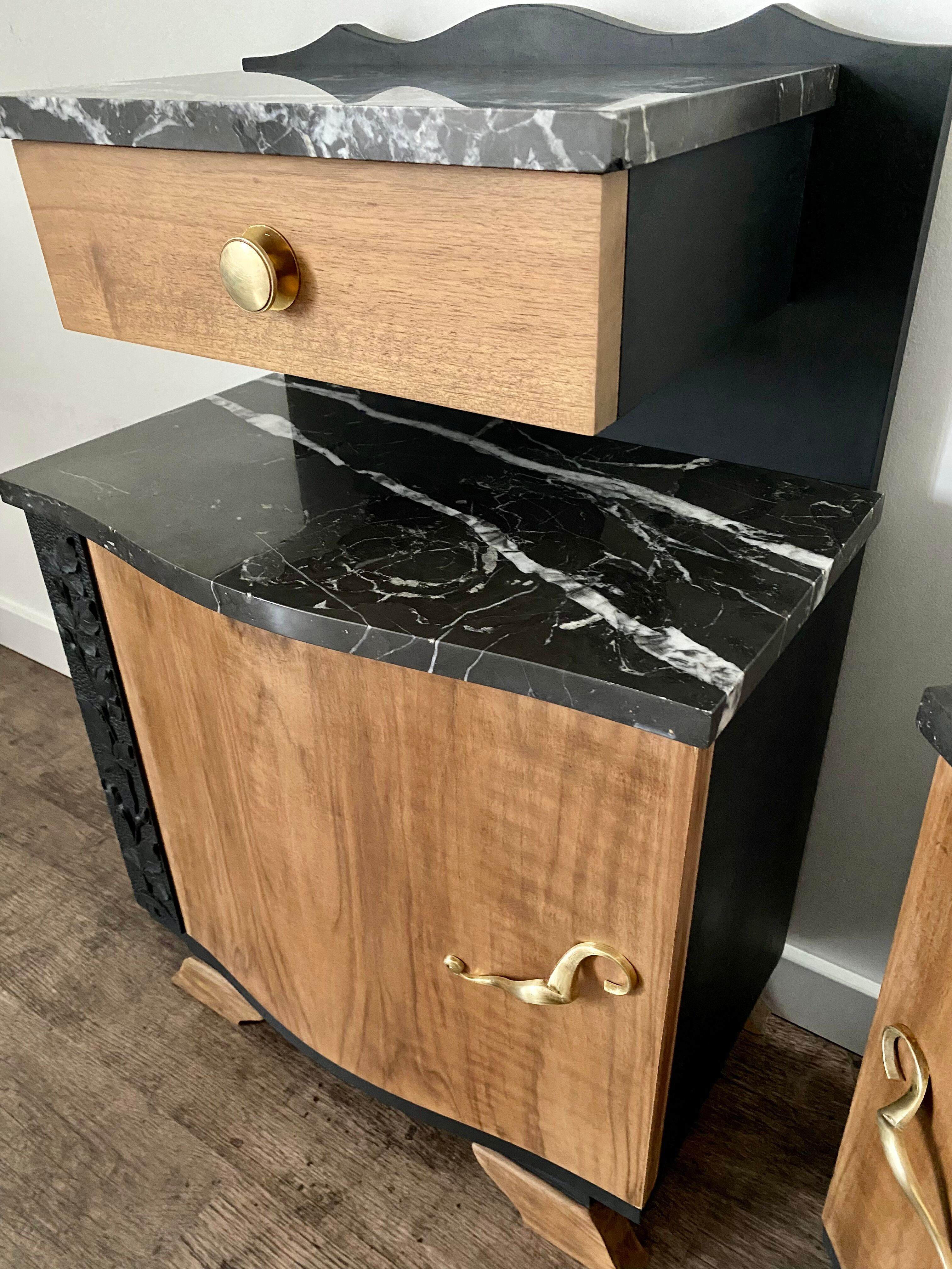 Paire de chevets Art Deco noir et bois