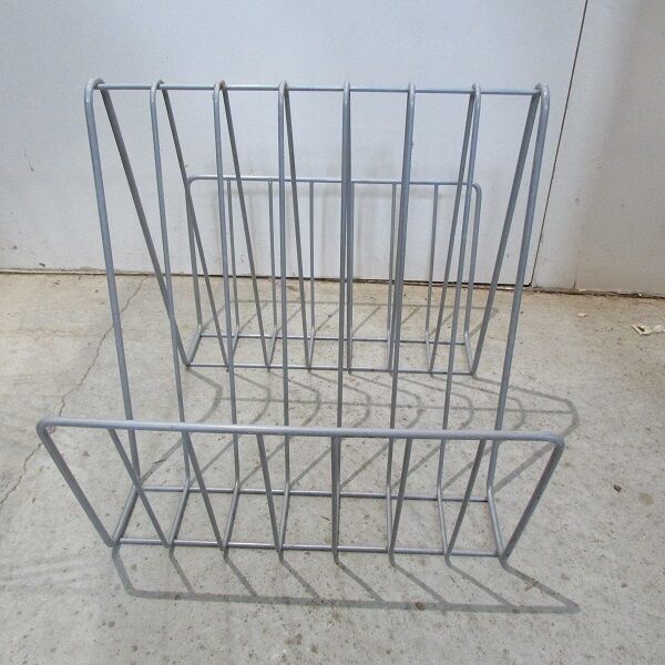 Wire magazine rack