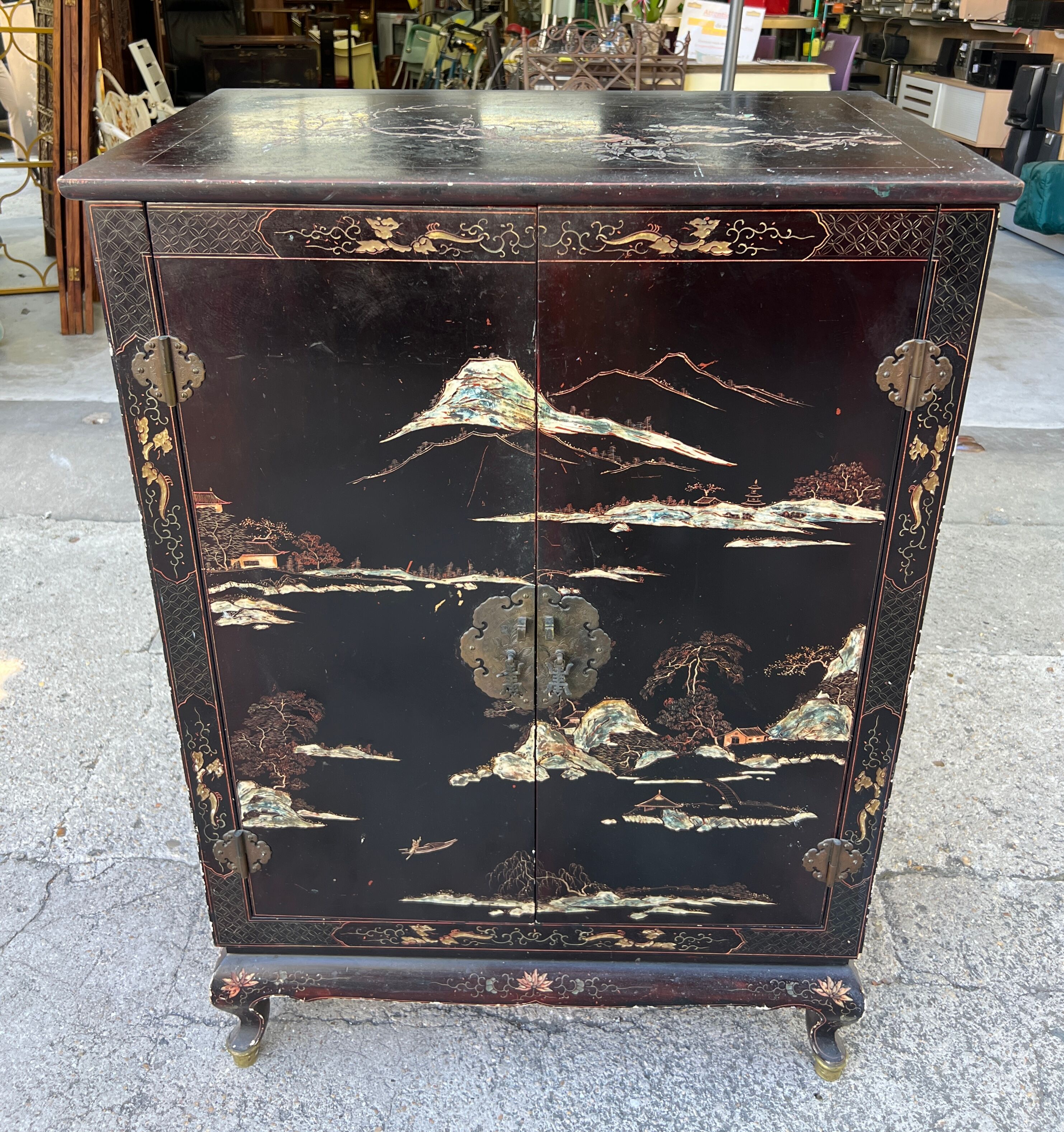 Asian turntable/vinyl cabinet in lacquered wood