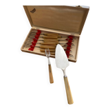 12 pie forks and 1 shovel