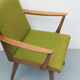 Fauteuil des années 1950 en cerisier, tissu vert