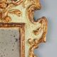 Miroir en bois de mélèze sculpté et doré