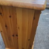 Commode pin