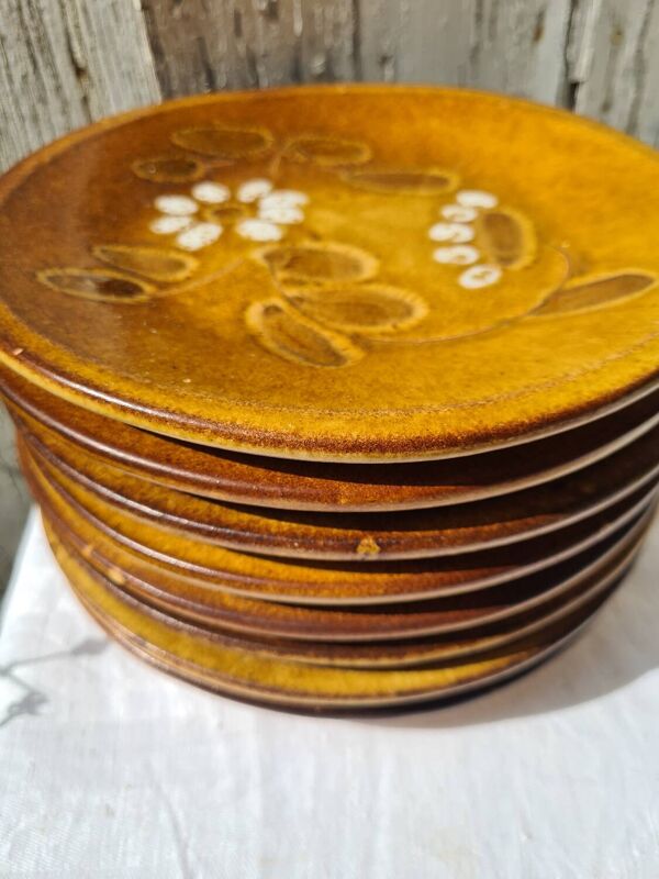 8 assiettes plates La Roue Vallauris