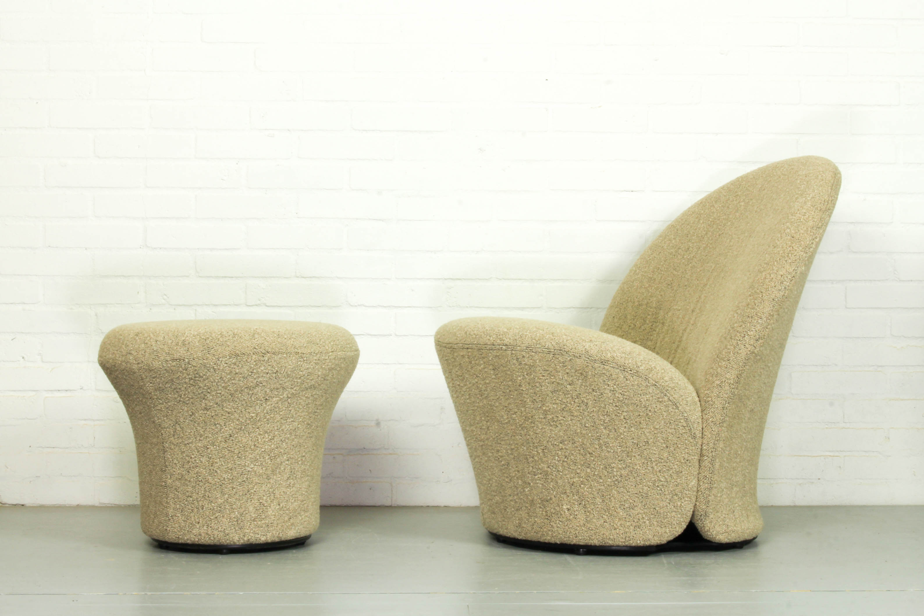 F572 lounge chair and mushroom ottoman by Pierre Paulin for Artifort, 1967