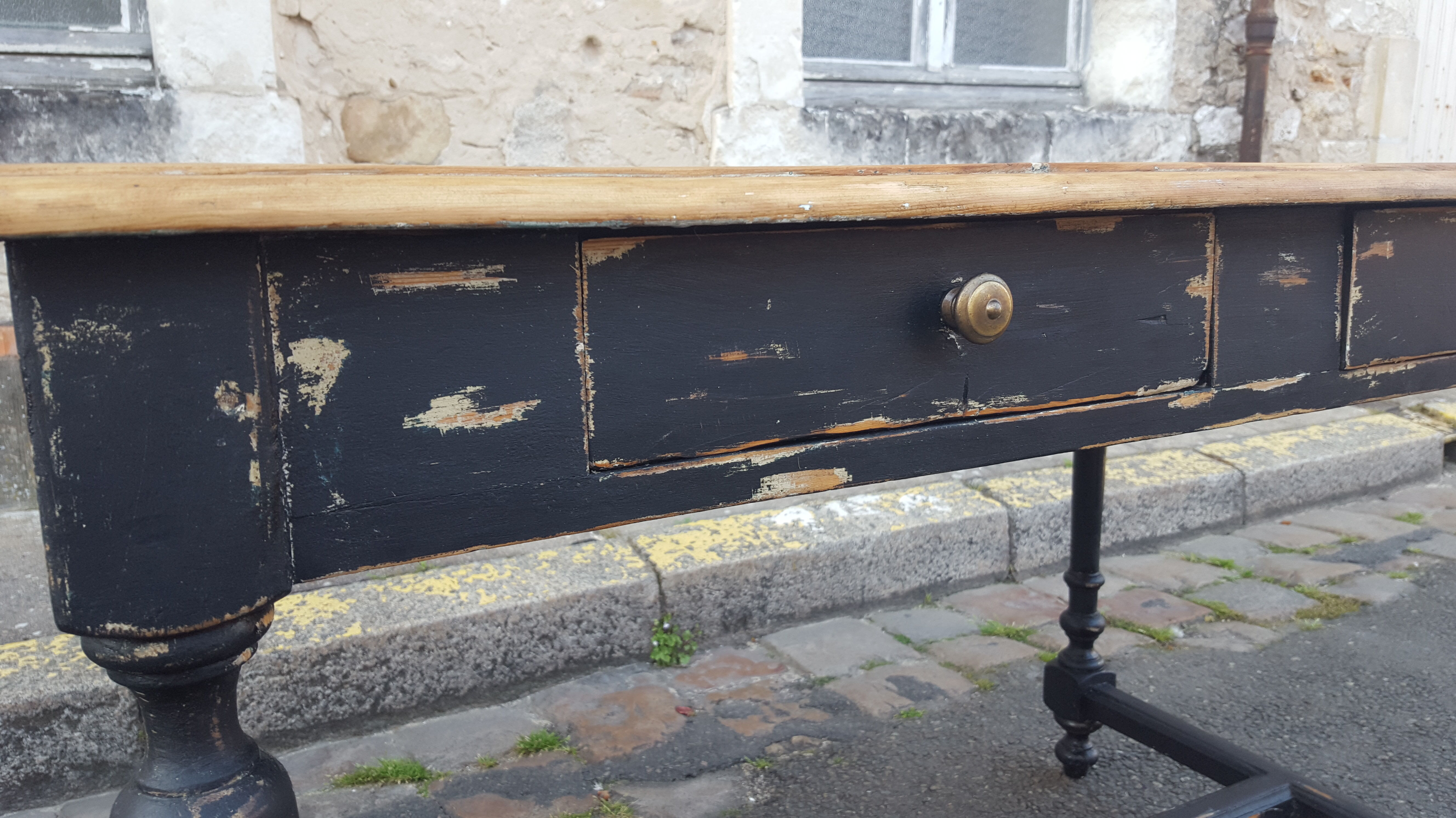 Black and wood table desk