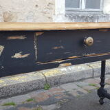 Black and wood table desk
