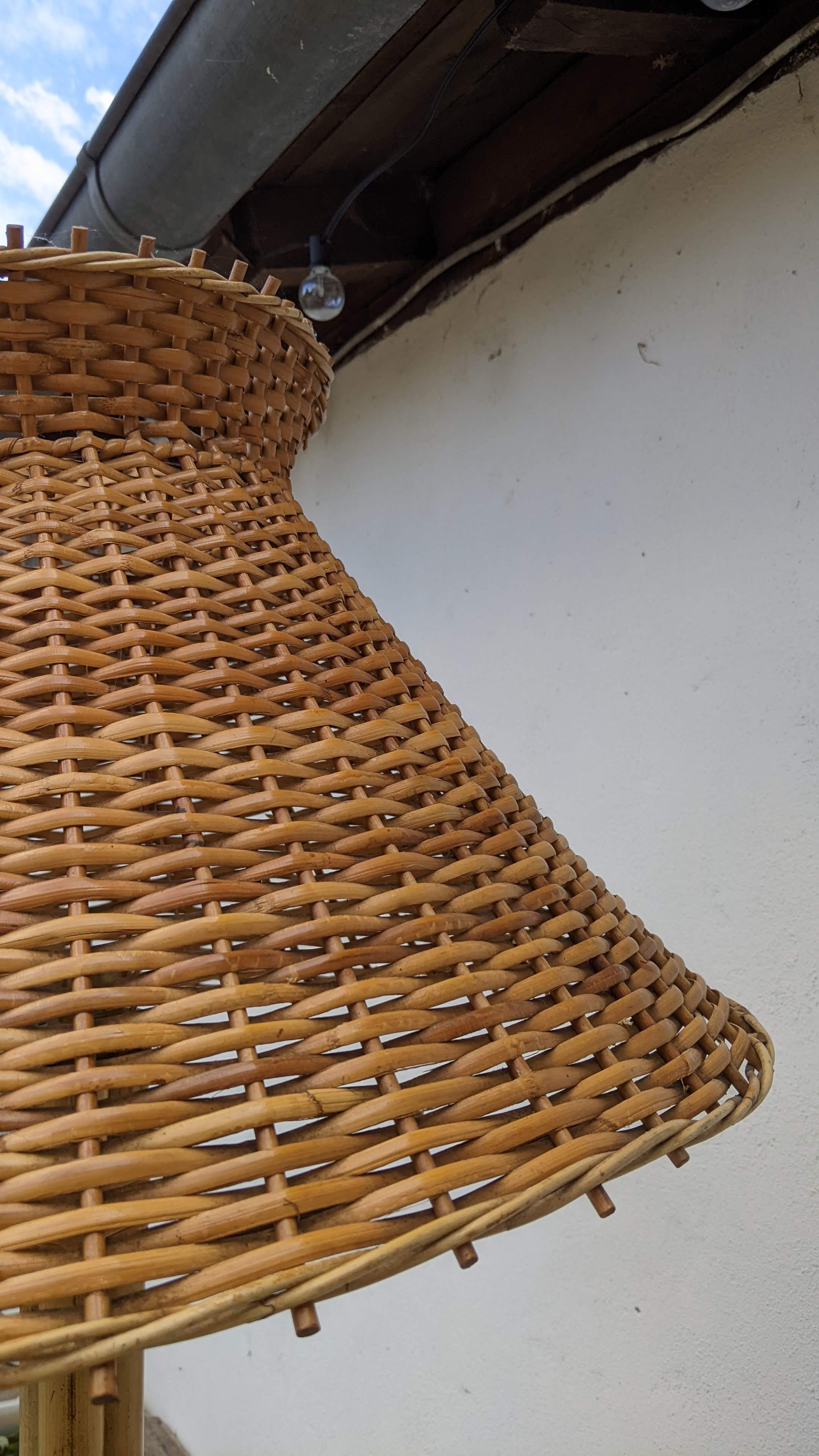 Floor lamp with vintage rattan lampshade