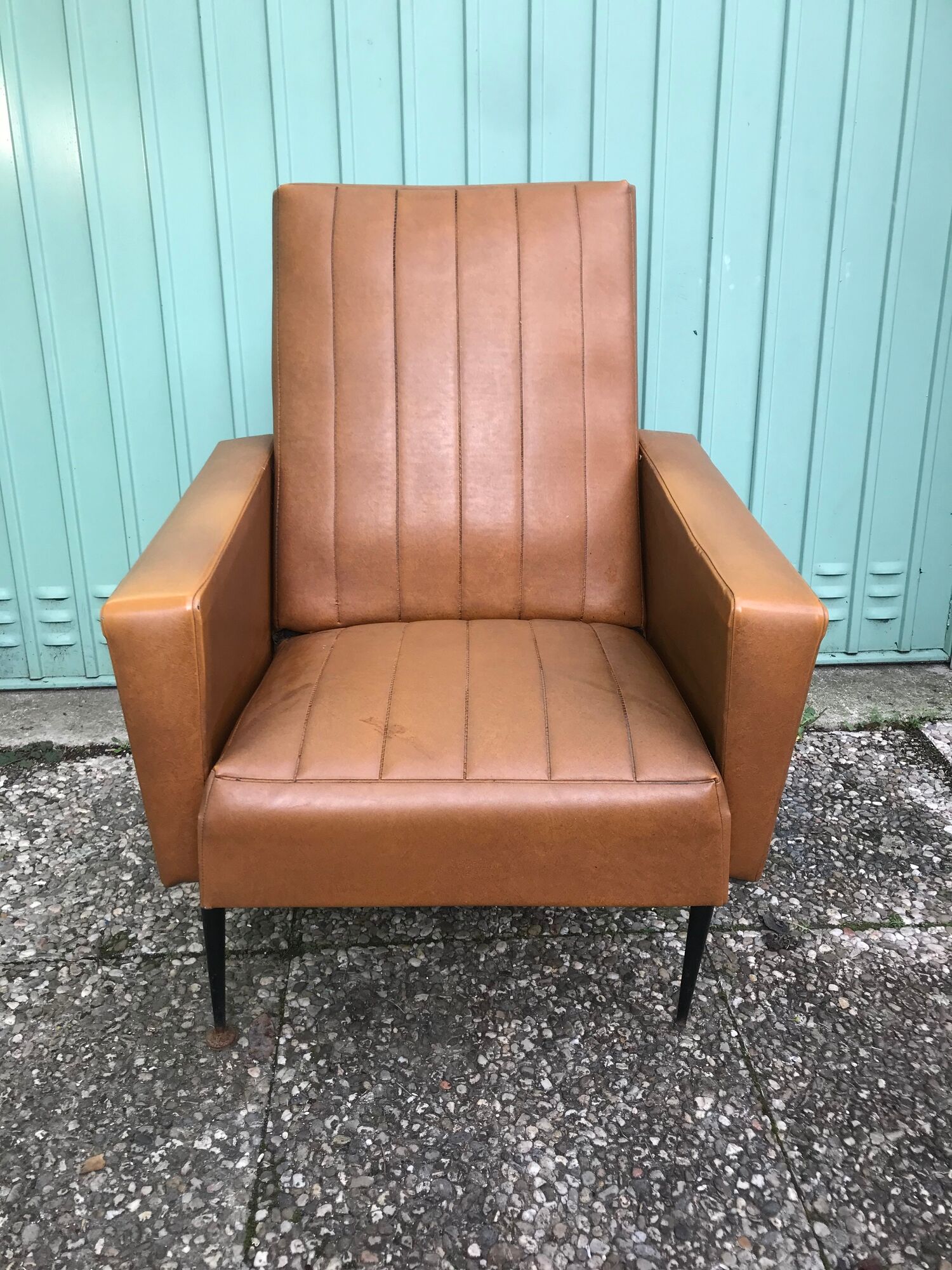 Former skai brown chair - black metal compass feet vintage 70s