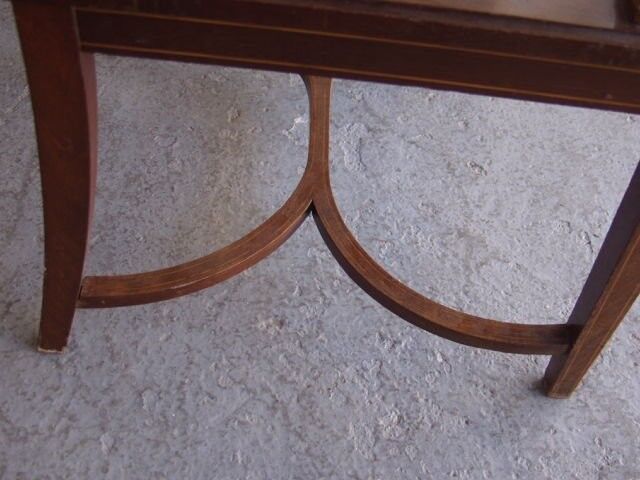 Set of 8 chairs and two fautuils of English style mahogany and mahogany veneer