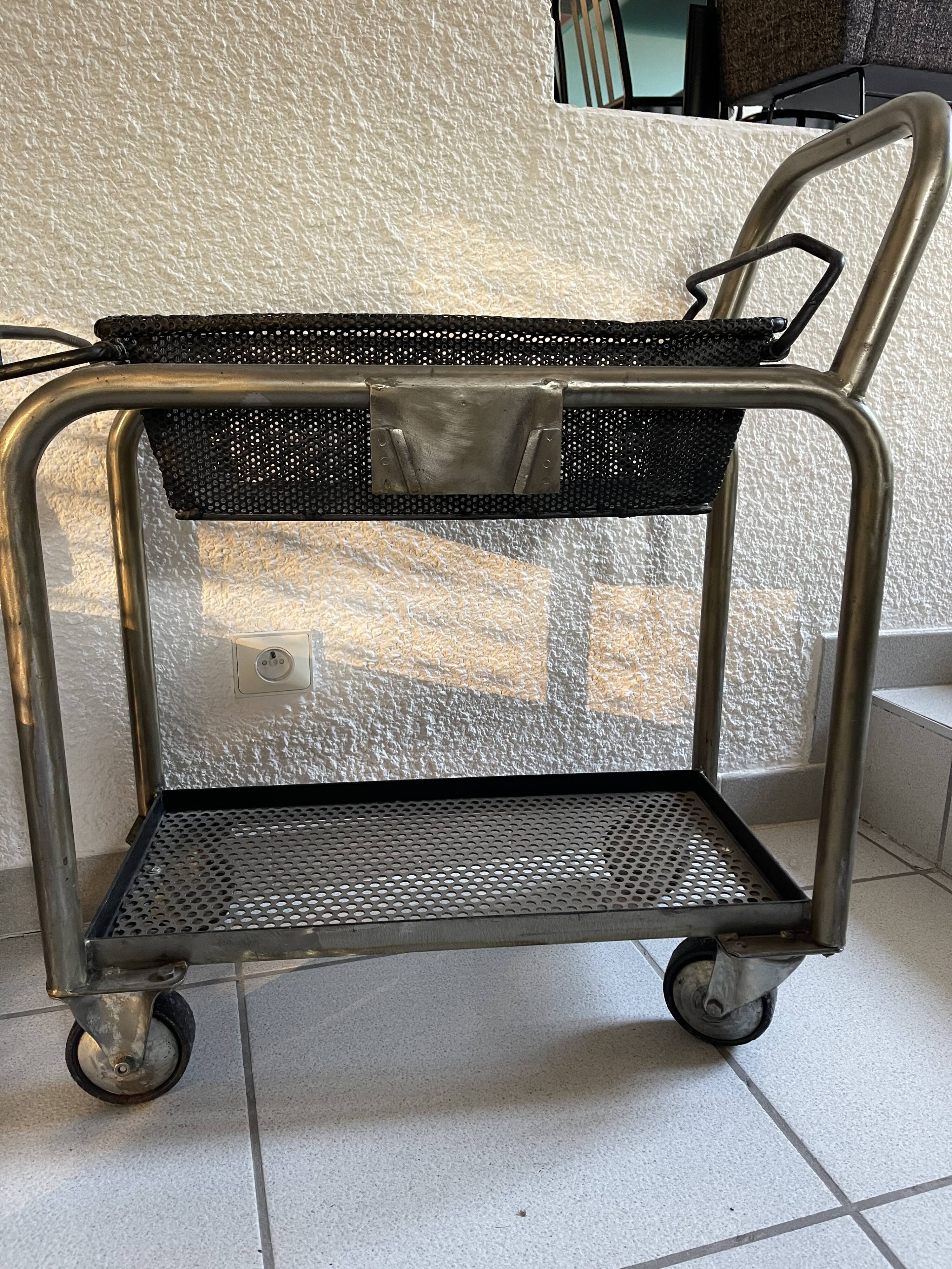 Industrial trolley serving
