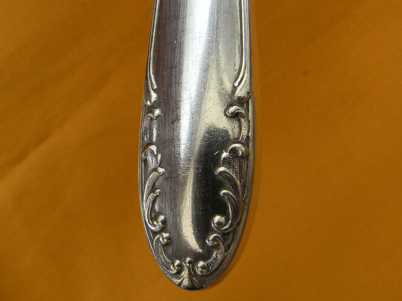 Set of 12 cheese or fruit knives handle in silver metal.