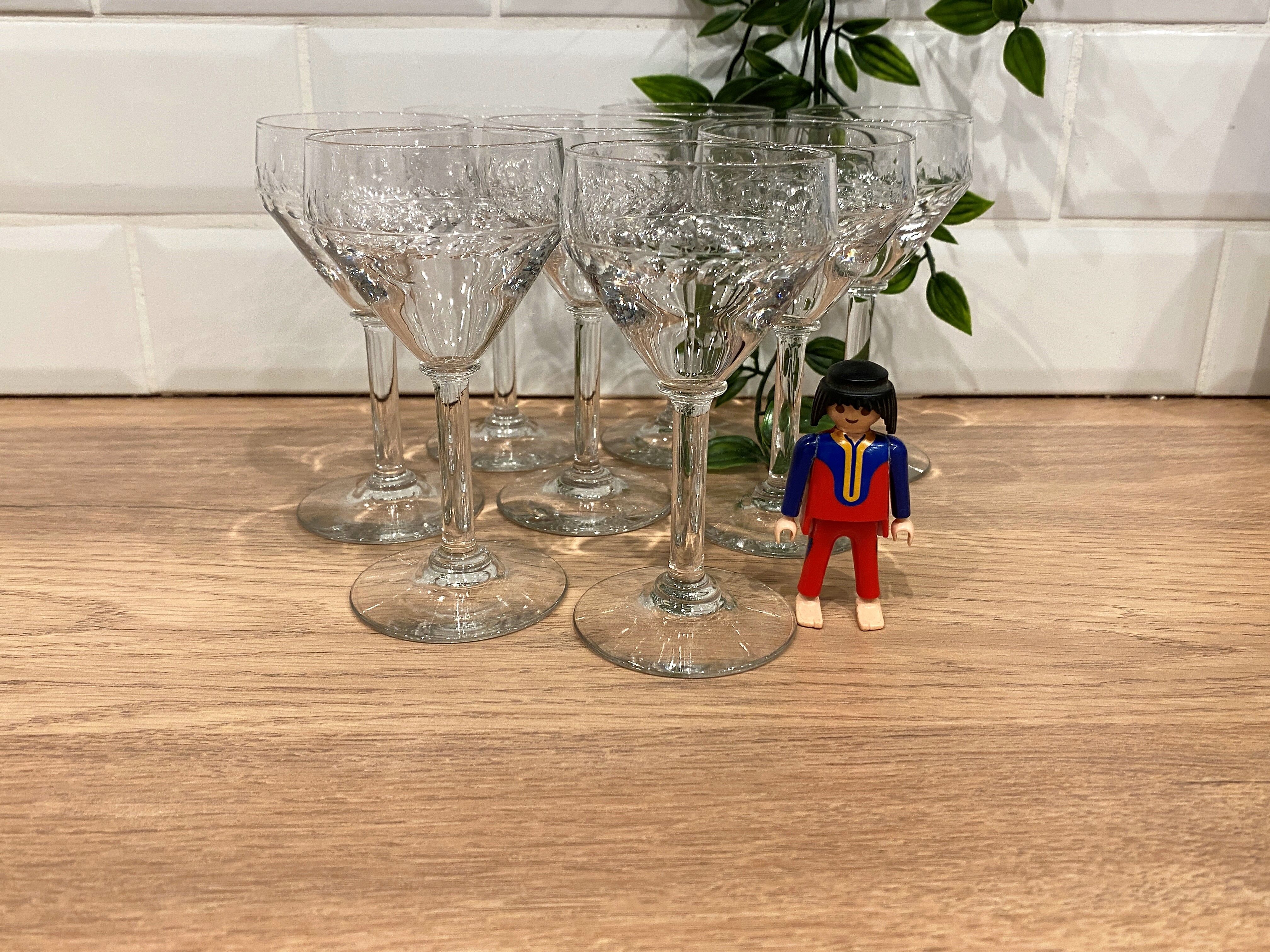Set of 8 wine glasses