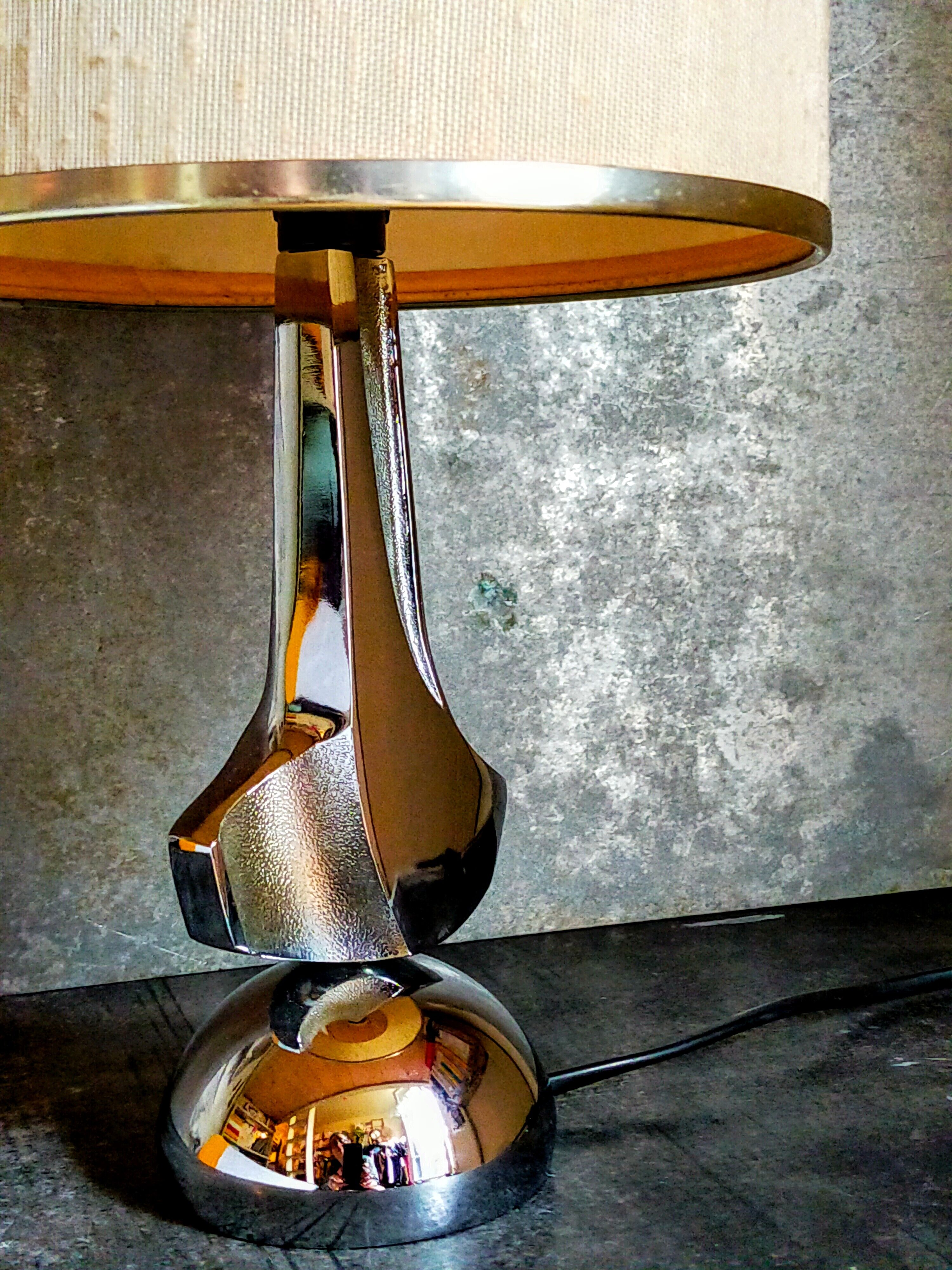 Lampe moderniste métal chromé années 70, abat-jour en toile beige
